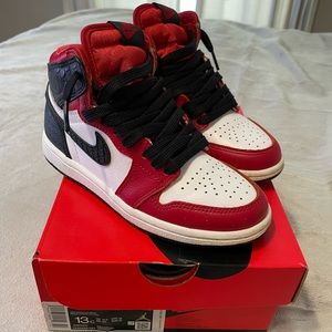 Jordan 1s “Chicago” Little Kids Size 13c